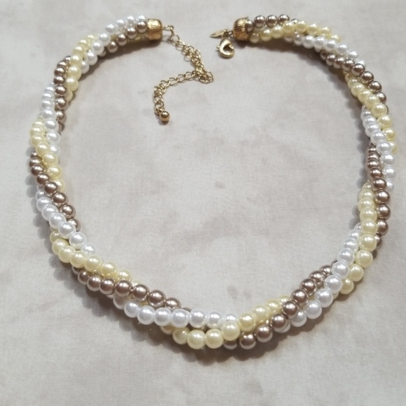 Vintage AVON Triple Strand Faux Pearl Necklace - Picture 5 of 8